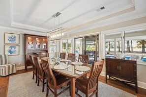 18 Willow Oak | Dining Table - 18 Willow Oak | Dining Table