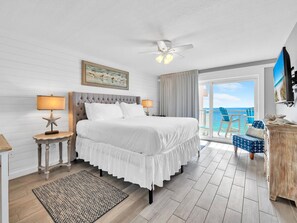Master Bedroom - King bed, en suite bathroom and balcony access
NEW MATTRESS!