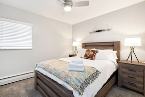 220 Peterson St. (Unit 6) | Queen Bedroom 4