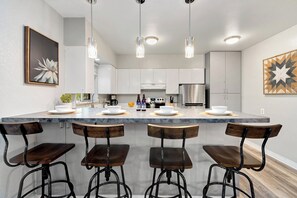 220 Peterson St. (Unit 6) | Kitchen and Dining Area
