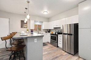 220 Peterson St. (Unit 6) | Kitchen and Dining Area