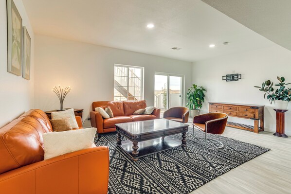 Aurora Vacation Rental | 2BR | 2BA | 1,300 Sq Ft | Small Step to Enter