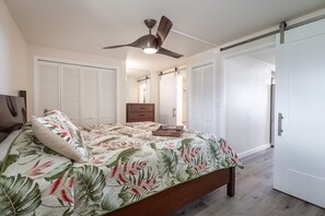 Very Spacious Bedroom with En Suite Bath