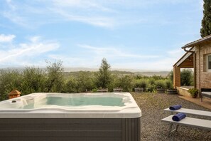 The hot-tub has wonderful views over the Tuscan landscape