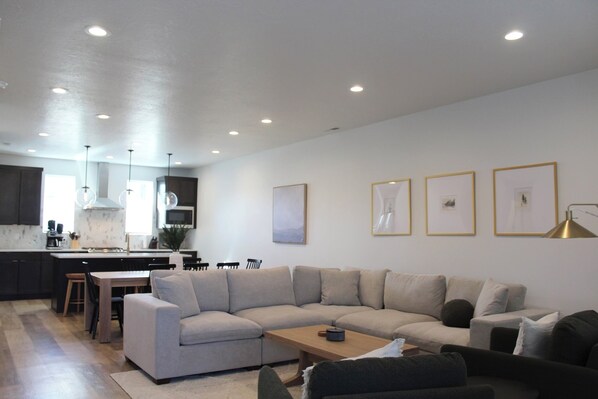 Beautiful Livingroom, dinning room and kitchen 