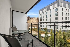 Private Balcony | Book Now with RENTUJEMY.COM