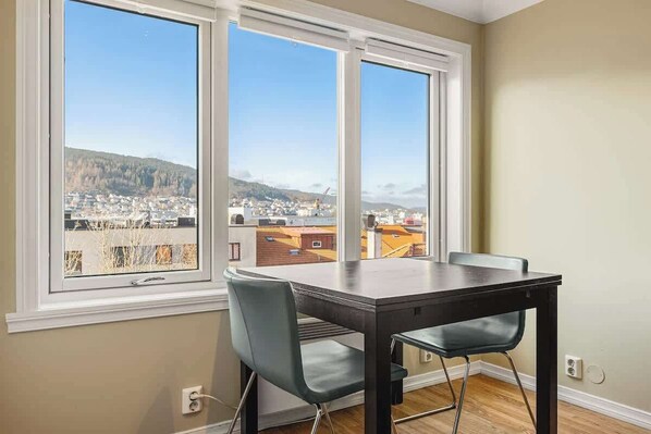Enjoy the city view while eating your breakfast!