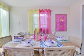 Table Setting Details: Enjoy a thoughtfully decorated dining table 
