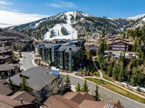Walk to ski, restaurants, shopping and more!