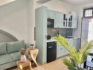 Facade/entrance,TV and multimedia,Kitchen or kitchenette,Living room