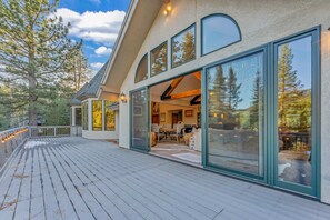 Exterior: Spacious deck, upper-level front-facing deck