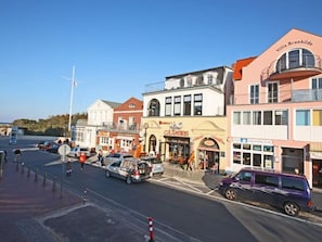 Leuchtturm und Teepott