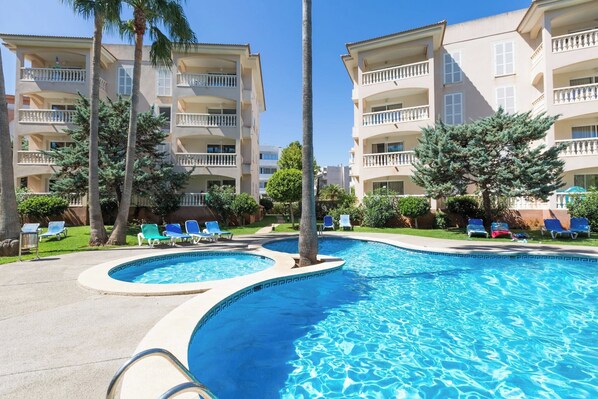 Holiday Home Swimming Pool