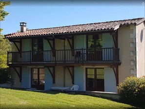 Le Nid - sleeps 4 guests