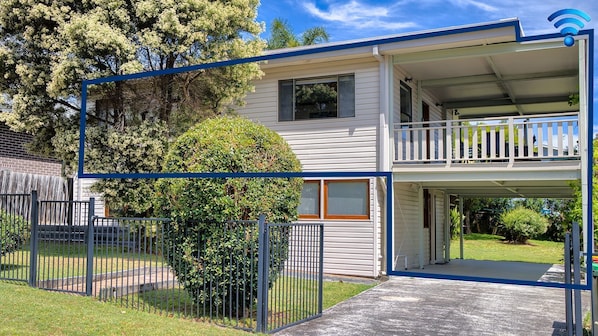 Lionel Gem | 150m to Tomaree National Park