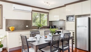 Lionel Gem | Kitchen | Dining
