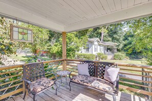 Covered Deck | Free WiFi