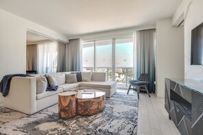 Living Room | Queen Sleeper Sofa