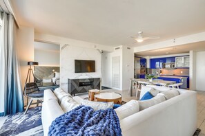Living Room | Free WiFi | Central A/C & Heating