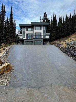Exterior of Home - Driveway 