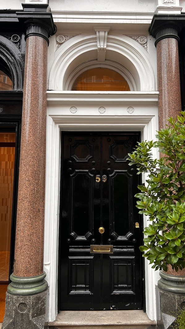 Building door entrance