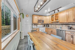 Kitchen: Range of appliances, drip coffee maker, 6-person dining table

