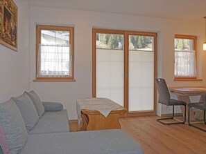 Meubles, Propriété, Bâtiment, Fenêtre, Confort, Bois, Ombre, Design Intérieur, Salon