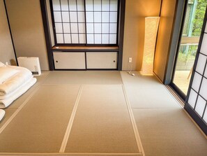 Japanese-style room