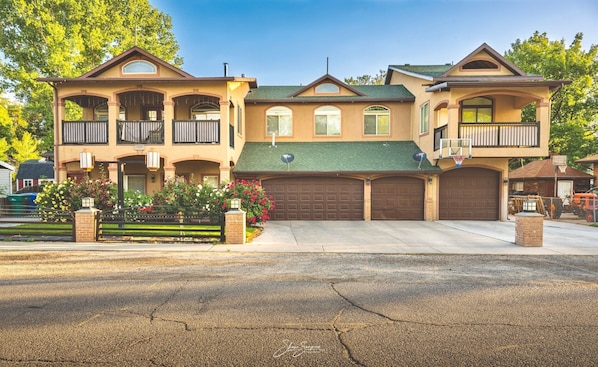 This is A Luxury 3 Private Units with 3 Private Garages