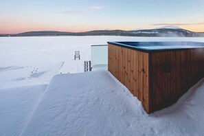 From Jan-Feb 2025, book a private beach sauna with jacuzzi, winter swim and more