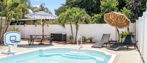 Your private resort-style oasis awaits – experience relaxation like never before!