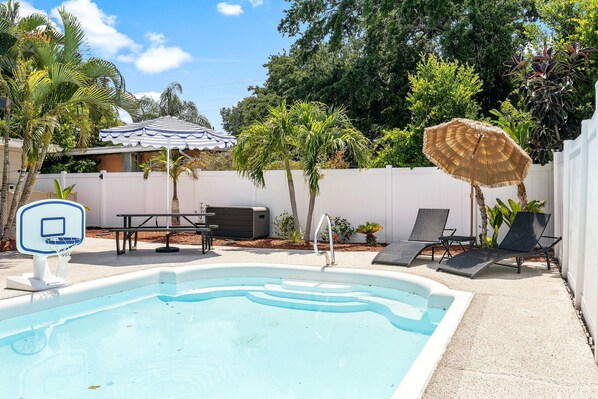 Your private resort-style oasis awaits – experience relaxation like never before!