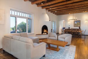 Living Room/Dining