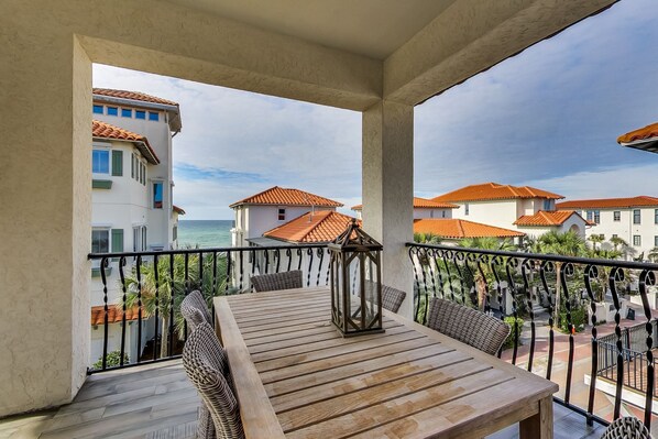 Third Floor: Balcony