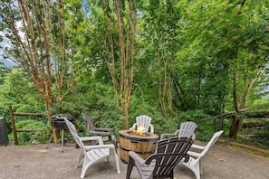 Roast marshmallows & swap stories around the firepit