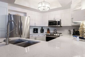 Silver Shells St. Maarten 702 - Kitchen