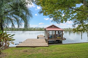 Private pier and boat tie up