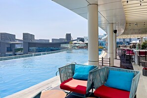Infinity pool