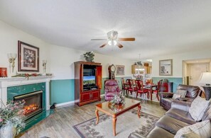 Spacious Living Room with Gas Fireplace, Sleeper Sofa and SMART TV with Cable & WIFI throughout vacation rental