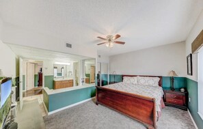 Primary Bedroom with King Bed, Private Bathroom, Cable TV and Wifi