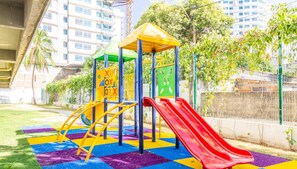 Area giochi per bambini (all'aperto)