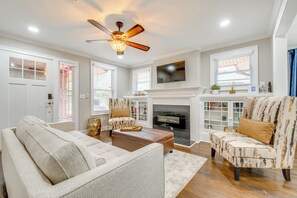 Living Room | Electric Fireplace | Smart TV | Board Games