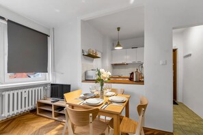 Dining Area and Smart TV | Book Now with RENTUJEMY.COM