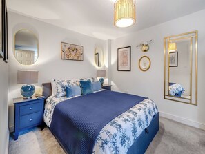 Double bedroom | The Colleys, Lechlade, The Cotswolds