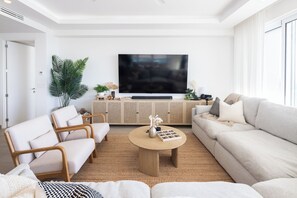 FAMILY ROOM - TV VIEW