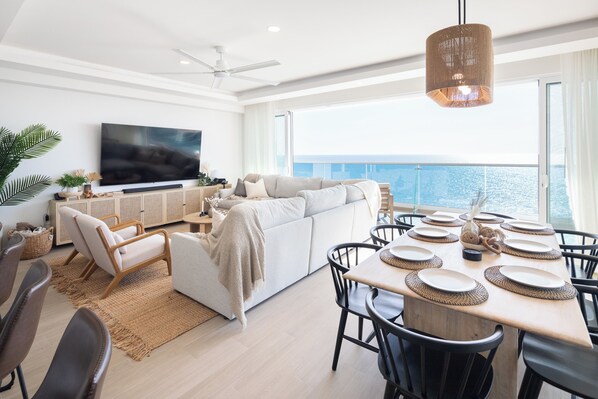 FAMILY ROOM- MAIN VIEW