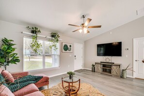 Living Room | Single-Story Home | Central A/C & Heating