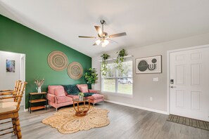 Living Room | Smart TV | Free WiFi