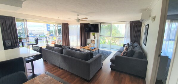 U7 COUCH