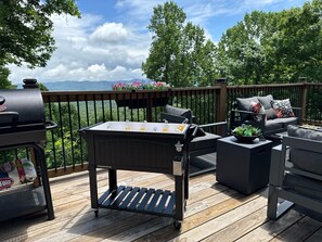 Relax in the cozy outdoor seating, savor the flavors, and soak in the stunning scenery—this is BBQ at its finest!